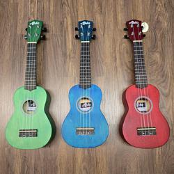 🎶🎶 Uno de los instrumentos más buscados, es el ukelele y en Rockmusic tenemos un montón de ellos. Por ejemplo este ukelele Aloha en diferentes colores , para darle un poco de luz al otoño. ¿Tienes el tuyo? ¿Qué color eliges?🎨🌺🎶🎶
.
.
.
.
.
.
.
.
.
.
.
.
.
.
.
.
#rockmusic #instrumentosmusicales #tiendademusica #ukelele ##ukulele #aloha #music #musician #guitarrista #galeriasmamut #oiartzun #instamusic #musically #comerciolocal #musicaescolar