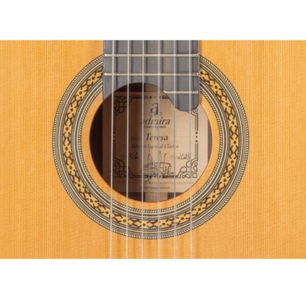 Admira Teresa serie artesania guitarra clásica envio gratis
