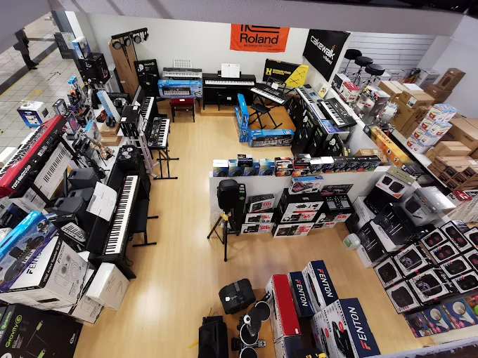 Tienda física de instrumentos musicales en Mamut